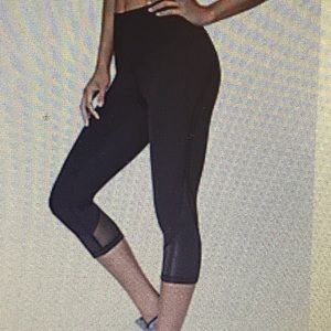 Lululemon fresh in mesh crop 19” worn 2x. GUC